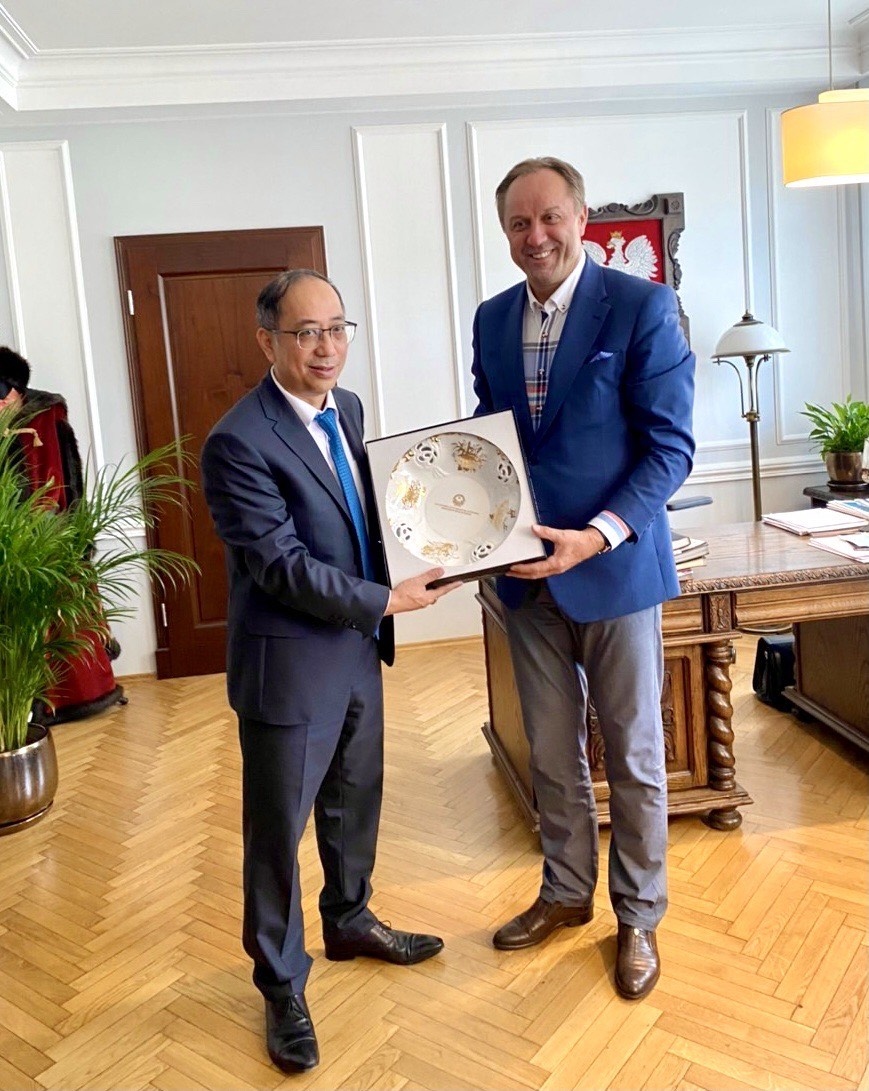 Vietnamese Ambassador pays working visit to Poland’s port city Gdansk